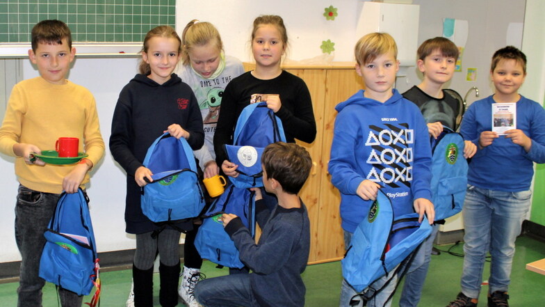 Auch von Schülern der vierten Klasse der Sorbischen Grundschule in Bautzen wurden für die diesjährige Aktion Rücksäcke für Schulanfänger in Tansania gepackt.
