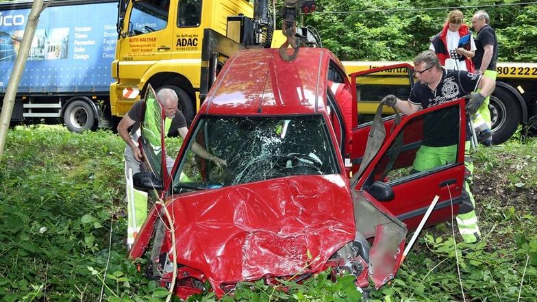 Die Fahrerin des Kleinwagens Citroen Saxo (79) war auf die Gegenfahrbahn geraten.