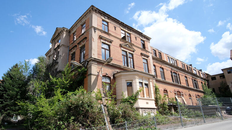 Im Gebäudekomplex des ehemaligen Landkrankenhauses in Meißen-Cölln finden derzeit Arbeiten zur Notsicherung statt.