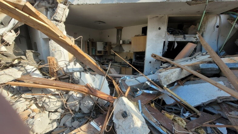 Am 7. Oktober 2023 wurde das Haus der Familie Halperin-Jacobsohn im Kibbuz Kfar Aza, vier Kilometer vom Gaza-Streifen entfernt, zerstört.