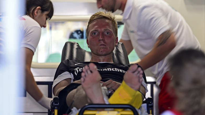 Marco Hartmann im Krankenwagen - das Bild aus der Saison 2014/15 hat mehr als nur Symbolkraft.