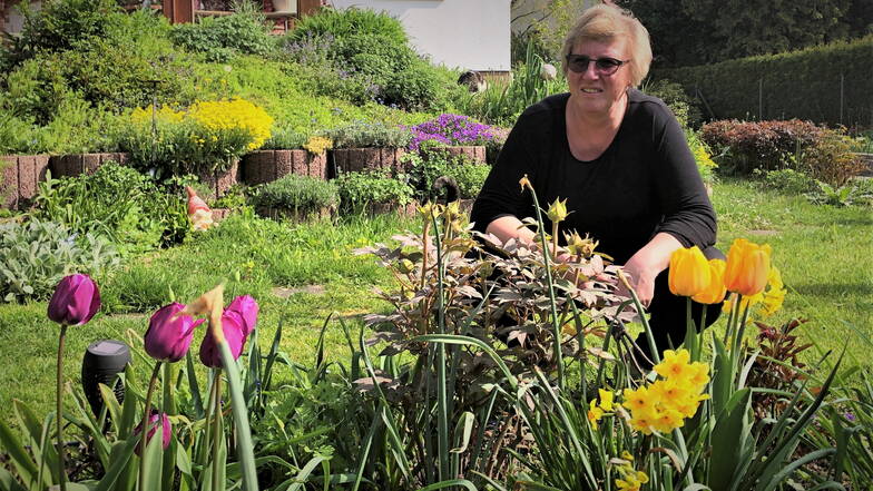 Susann Glücklich aus Kamenz lädt auch 2024 wieder  in ihren Garten in Jesau ein. Sie gehört von Beginn an zum Team der Offenen Gartenpforte.
