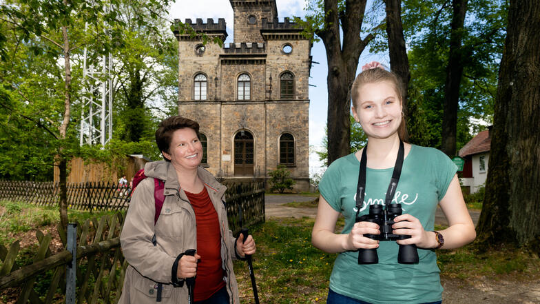 Diana Dreßler mit Tochter Marlene aus Dresden sind durch das Lieblingstal gewandert und halten Rast auf der Schönen Höhe.