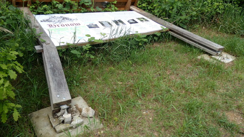 Radibor: Gedenktafel für verschwundenes Dorf beschädigt