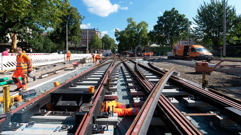 Aufgrund von Gleisarbeiten am Fetscherplatz in Dresden verkehren mehrere Straßenbahnlinien am Wochenende anders als üblich.