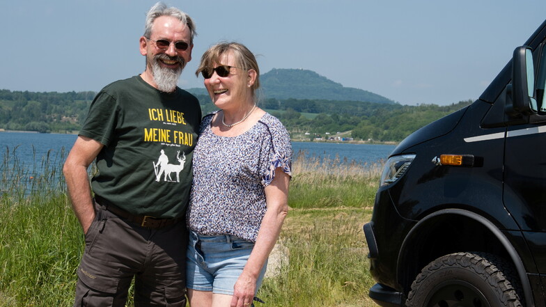 Oliver und Claudia Meinecke mit ihrem Camper am Berzdorfer See in Görlitz. Sie lieben das ungezwungene Leben auf Achse, wollen bald weiter.