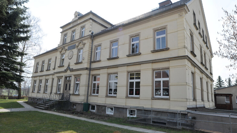 Die Grundschule in Niedercunnersdorf soll einen Anbau erhalten und saniert werden.