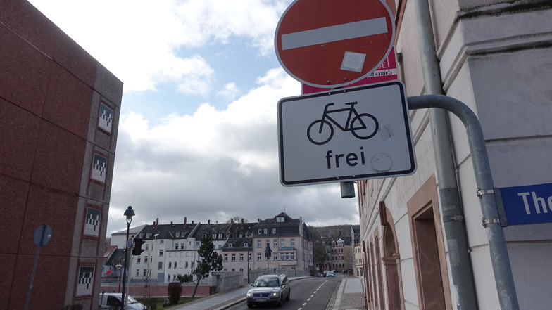 In der Stadt sind, wie hier an der Niederbrücke einige, Einbahnstraße für Radfahrer freigegeben. Nach deren Einschätzung aber zu wenige.