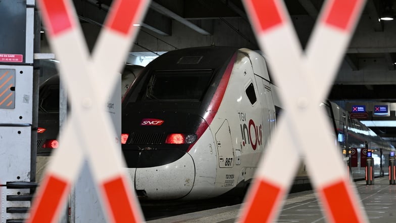 Schock vor Olympia-Eröffnung - Angriff auf Bahnnetz legt Zugverkehr lahm