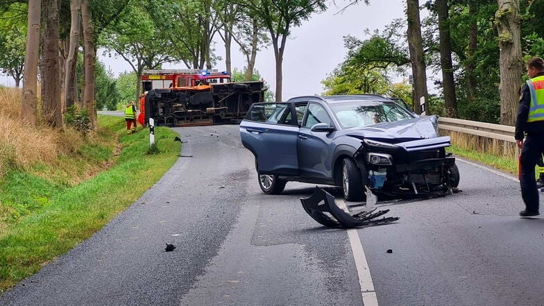 Die Ursache für einen Unfall in Elstra war laut Polizei Rollsplitt auf der Fahrbahn.