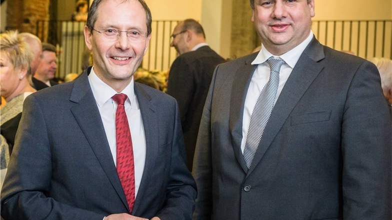 Sachsens Innenminister Markus Ulbig (CDU, l) und Dresdens Oberbürgermeister Dirk Hilbert (FDP).