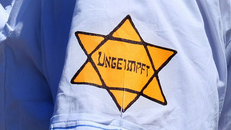 „Ungeimpft“ – solche NS-Symbolik auf dem Ärmel sieht man auf Anti-Corona-Demonstrationen.