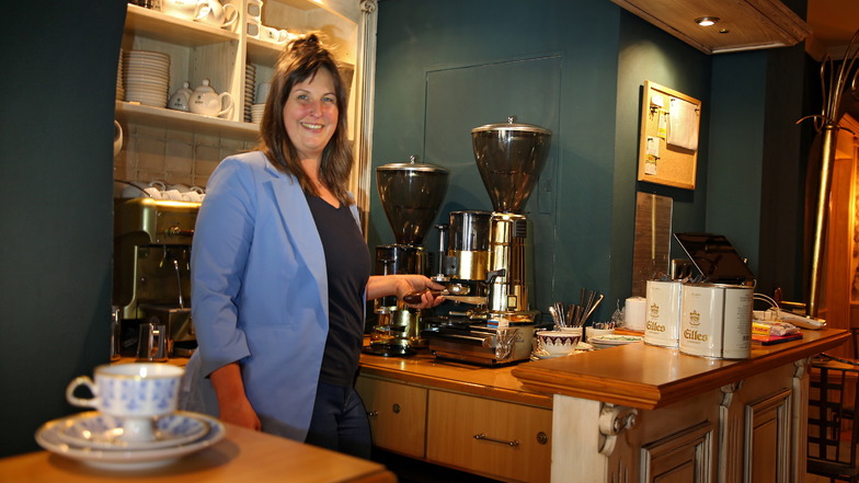 Denise Herklotz betreibt das neue Café am Markt in Pirna.