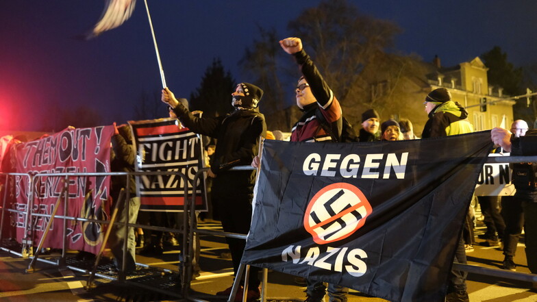 Rund 260 Demonstranten folgten am Freitag dem Aufruf der Initiative „Chemnitz Nazifrei“ zur Demo in Schönau.
