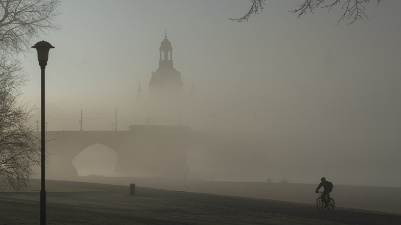 Die Dresdner Altstadt im Nebel.