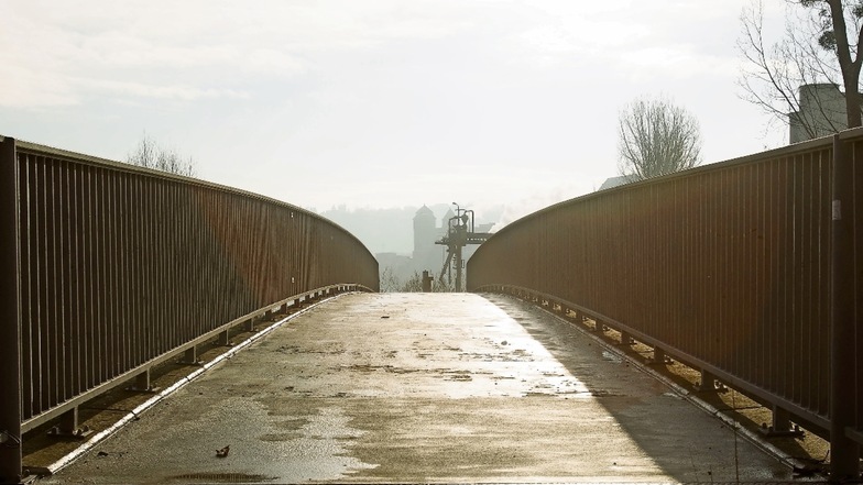 Über die Müglitzbrücke an der Elbe entlang radeln – nach über drei Jahren in Heidenau wieder möglich.
