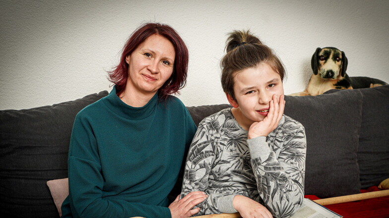 Petra Jäger aus Kirschau mit ihrem schwerbehinderten Sohn Noah, für den sie um den Schulbesuch und eine angemessene Betreuung kämpft.