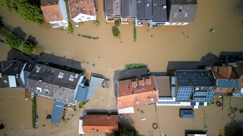 Im Hochwassergebiet in Rheinland-Pfalz und im Saarland blicken die Menschen mit Sorge in die kommende Woche. Dann könnte es weitere Unwetter geben.