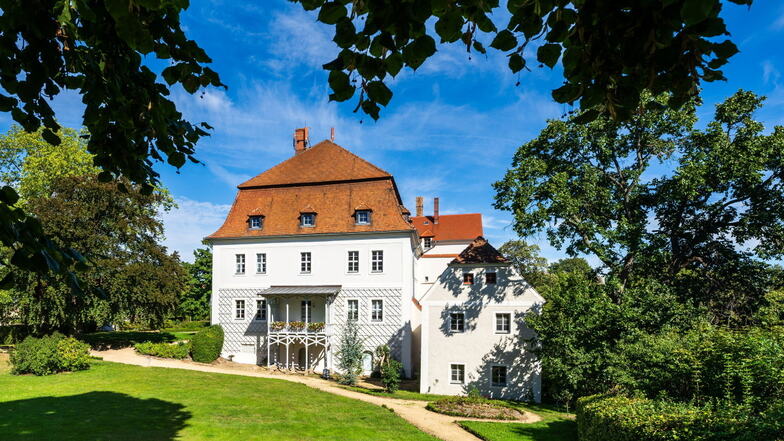 Das Schloss in Gröditz bei Weißenberg: Einst diente es als Tuberkulose-Heilanstalt, seit Beat von Zenker es 2006 übernahm, wurde es auch mithilfe eines Vereins saniert. Jetzt sucht der Besitzer einen Nachfolger.