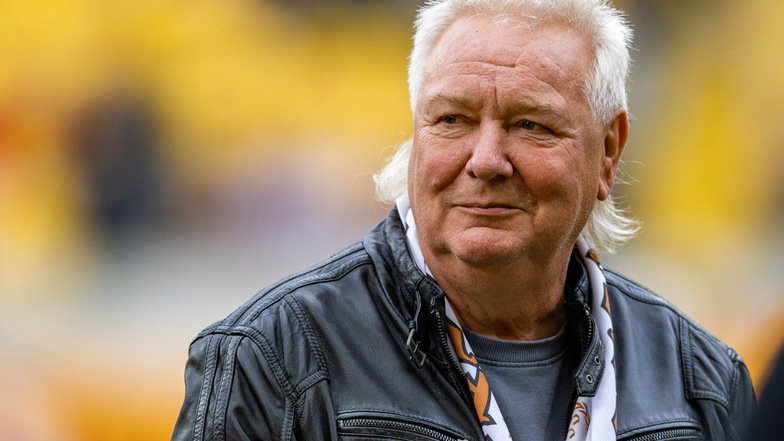 Der ehemalige DDR-Nationalspieler Gerd Kische schaut hin und wieder auch bei Dynamo Dresden zu - hier 2018.