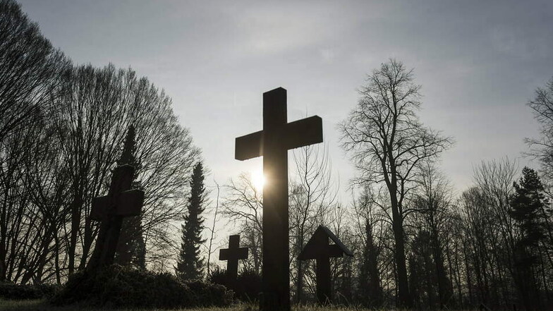 Viel zu tun auf dem städtischen Friedhof: Voriges Jahr starben 1.000 Görlitzer. Sie verteilen sich aber auf mehrere Friedhöfe.
