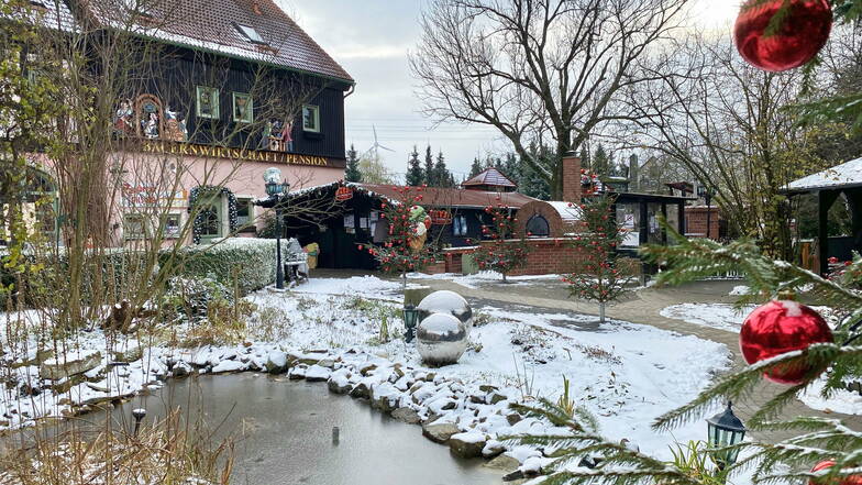 Trügerische winterliche Idylle bei Ratags Kunsthandwerk in Langenwolmsdorf.