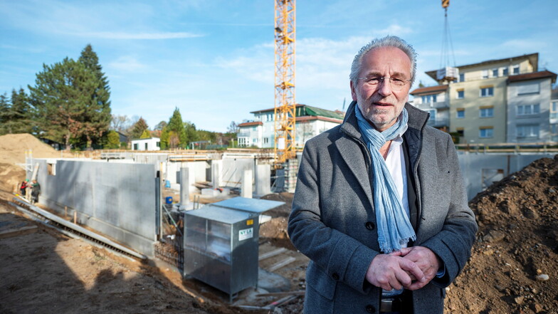 Investor Siegfried Römer auf der Copitzer Baustelle: Im Frühjahr 2023 feiern wir hier Richtfest.