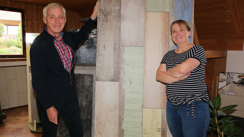 Vor 30 Jahren hat Jörg Oberländer den gleichnamigen Fliesenshop in Roßwein gegründet. Jetzt hat er das Geschäft an seine Tochter Susan Oberländer übergeben.