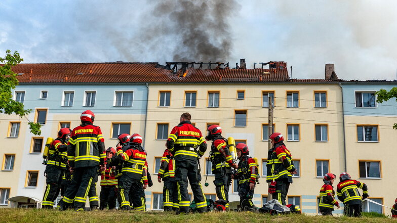 Ihre größte Herausforderung hatte die Leisniger Feuerwehr im Jahr 2023 bei einem Dachstuhlbrand in der  Johannes-R.-Becher-Straße zu bewältigen.