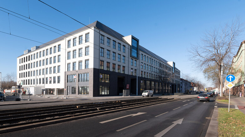In anderthalb Jahren wurde dieser Neubau am Beginn der Großenhainer Straße errichtet. Die TLG Immobilien AG hat rund 40 Millionen Euro für den Bürokomplex investiert.
