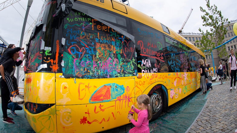 Beim Stadtfest 2019 durfte ein Bus der Verkehrsbetriebe bemalt werden.