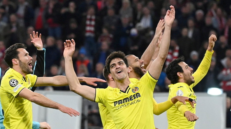 Feiern nach dem überraschenden Weiterkommen: Die Profis des FC Villareal freuen sich aufs Halbfinale.