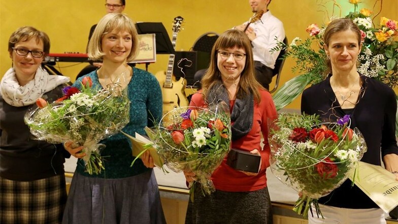 Antje Scheiding, Ute Frey, Manuela Rejzek und Anke Kunath erhielten eine Ehrung für die Organisation des Kinder-Basars.