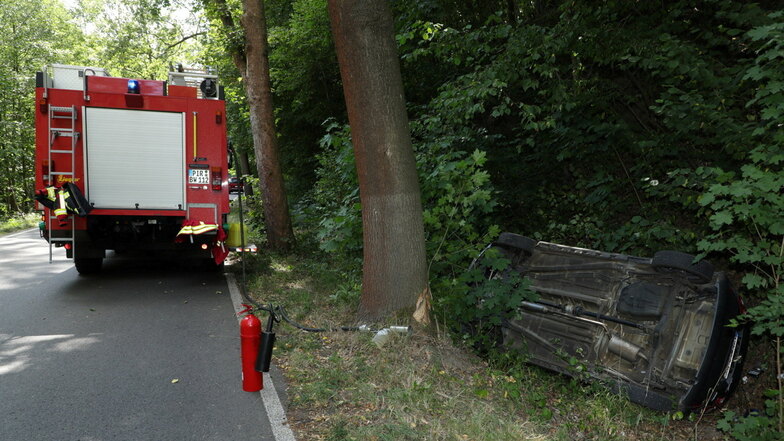 Die Straße zwischen Liebstadt und Nentmannsdorf war nach dem Unfall gesperrt.