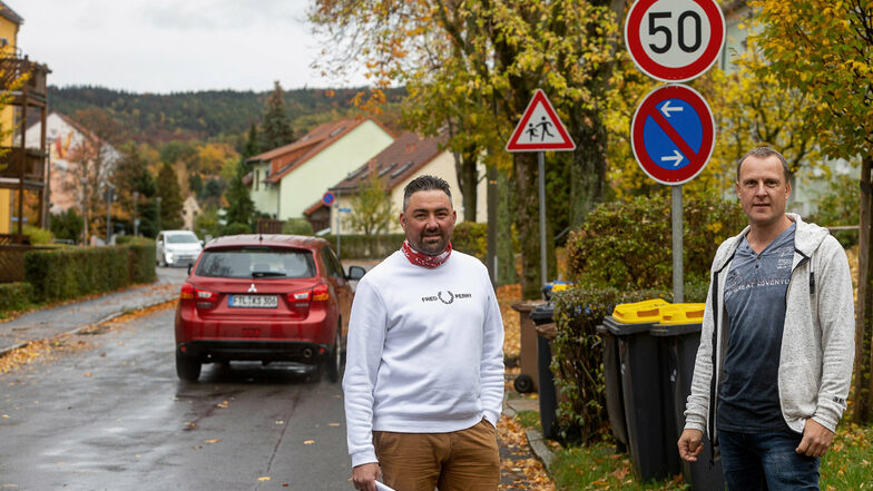 Die Freitaler Stadträte Alexander Frenzel und Lars Tschirner wünschen sich eine Tempo-30-Zone und einige Einbahnstraßen auf dem Raschelberg.