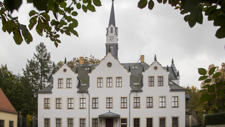 Eine städtische Tochterfirma vermietet Räume auf Schloss Burgk. Am Freitag zu Gast: der sächsische Flügel der AfD