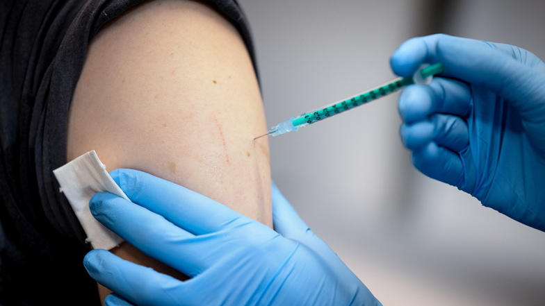 Der Ansturm für Dritt-Impfungen, das sogenannte Boostern, ist auch in vielen Dresdner Hausarztpraxen groß.