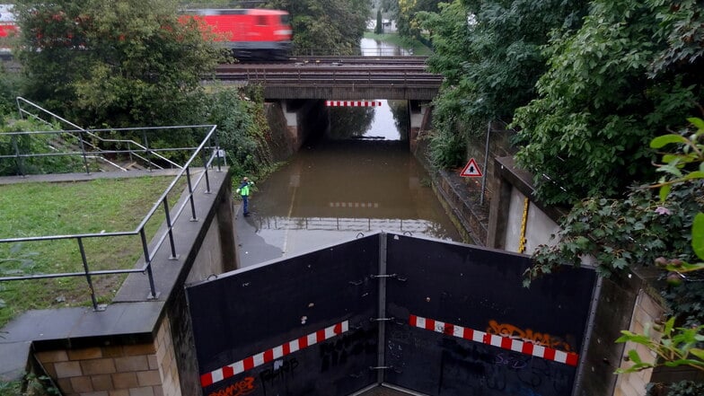 Pirna macht die Schotten dicht: Das Flutschutztor an der Rosa-Luxemburg-Straße ist seit 16. September verschlossen.