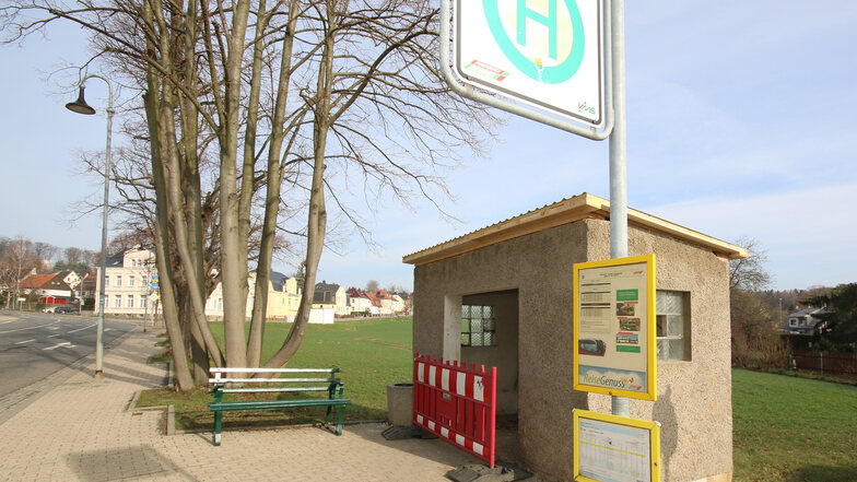 Die Bushaltestelle an der Leipziger Straße wurde instand gesetzt.