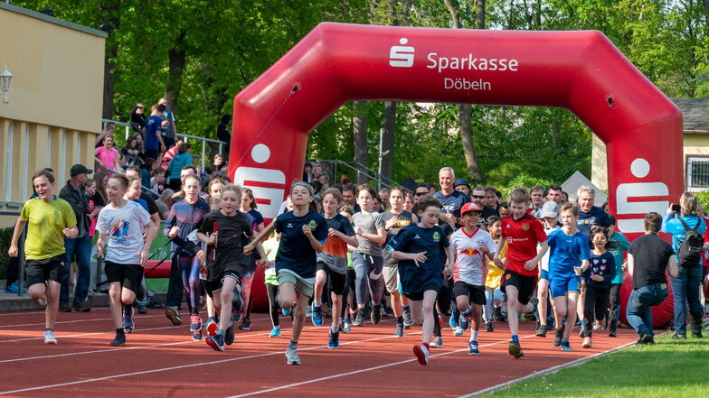 Am Freitagnachmittag sind im Stadion Bürgergarten rund 500 Läuferinnen und Läufer beim Lauf mit Herz gestartet. Das waren deutlich mehr als im vergangenen Jahr.