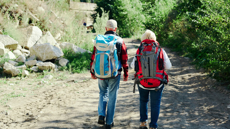 Wenn ältere Menschen Angst vor Bewegung haben und Besorgungen nicht mehr selbst machen wollen, sollte geholfen werden.