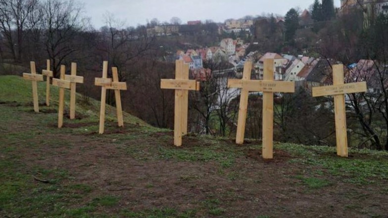 1,70 Meter hoch und sehr stabil waren die Holzkreuze, die am Sonnabend und Sonntag auf dem Protschenberg standen.