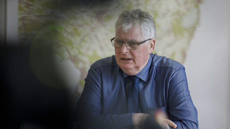 Landrat Bernd Lange kritisiert den Freistaat für die Umsetzung der Impfstrategie.