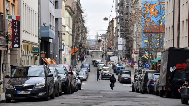 Die Louisenstraße soll im kommenden Jahr eine Woche lang autofrei werden. Nun sollen sich die Neustädter überlegen, was sie mit dem frei werdenden Platz anstellen wollen.