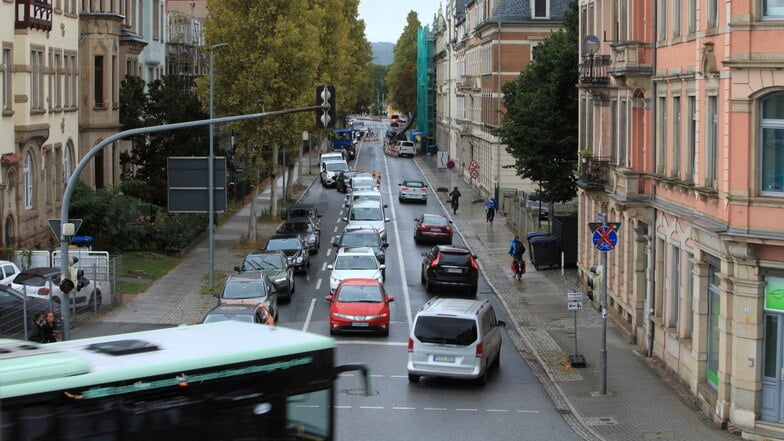 Maxim-Gorki-Straße in Pirna in Richtung Bahnhof gesehen: Ab 18. September ist die Trasse in diese Richtung gesperrt.