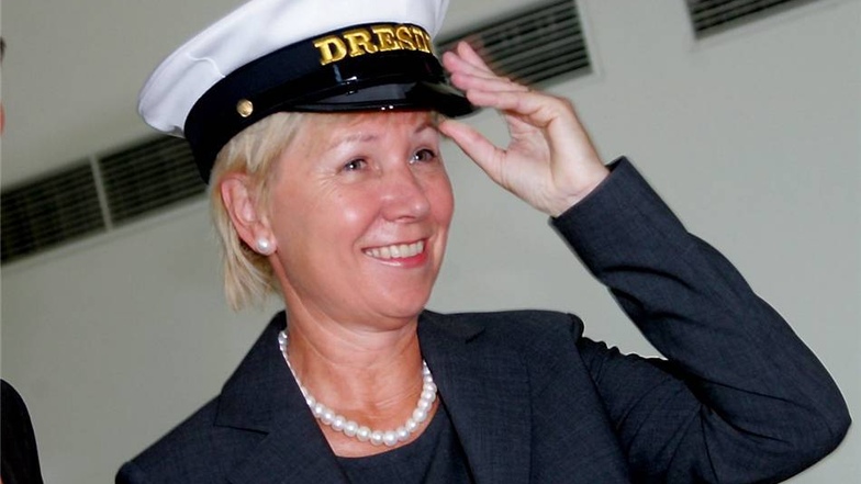 2008 startete Helma Orosz als Kapitänin von Dresden. Mit der Mütze verabschiedete Ministerpräsident Stanislaw Tillich die damalige Sozialministerin, um Dresden zu regieren. Ihre offizielle Amtskette erhielt sie im Stadtrat.