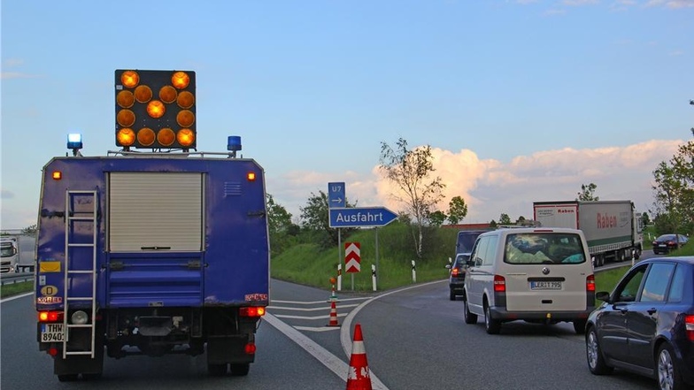 Das THW Bautzen und Görlitz sorgten für die Vollsperrung der Autobahn und der Ableitung des Verkehres in beiden Richtungen.Wie es zu dem schweren Unfall kam ermittelt nun die Polizei. Die Autobahn war bis in die späten Abendstunden voll gesperrt.