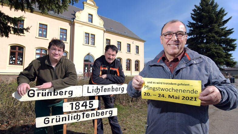 Michael Kreskowsky, Sven Förster und Udo Seidel (von links) vom Festausschuss zeigen es deutlich: Die Feierlichkeiten zum 175. Geburtstag von Grünlichtenberg werden um ein Jahr verschoben.