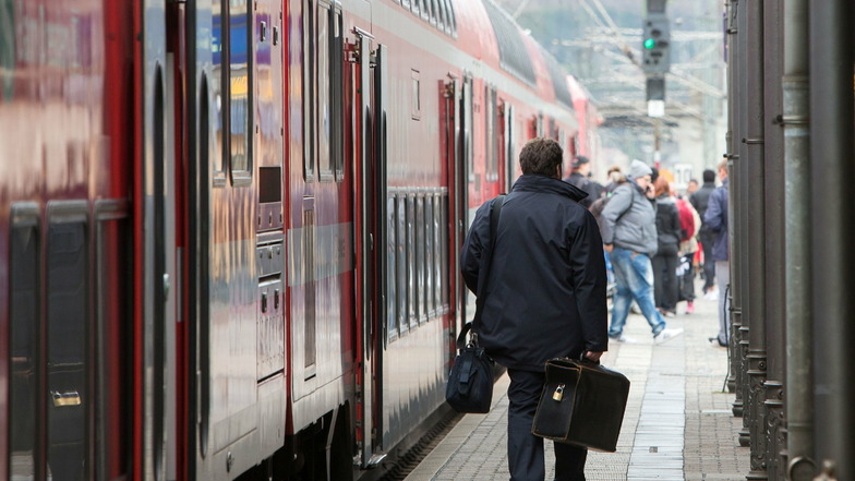 Bitte umsteigen: im Elbtal ist ab 22. Februar Ersatzverkehr für einige S-Bahnen unterwegs.