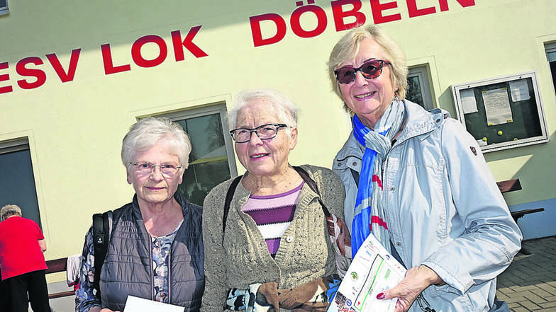 Brigitte Bärwolf, Irene Ludwig und Christiane Hauer kamen am Ziel im Döbelner Lok-Stadion.